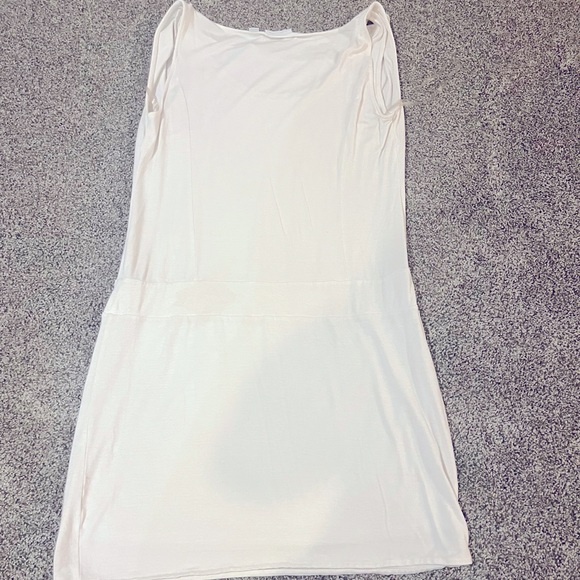 White dress - Picture 1 of 2